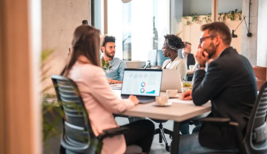 4 social media marketing experts discussing their campaign