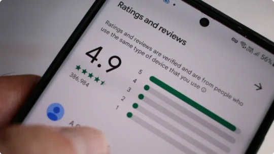 Smartphone screen showing a 4.9 rating and star-based reviews summary.